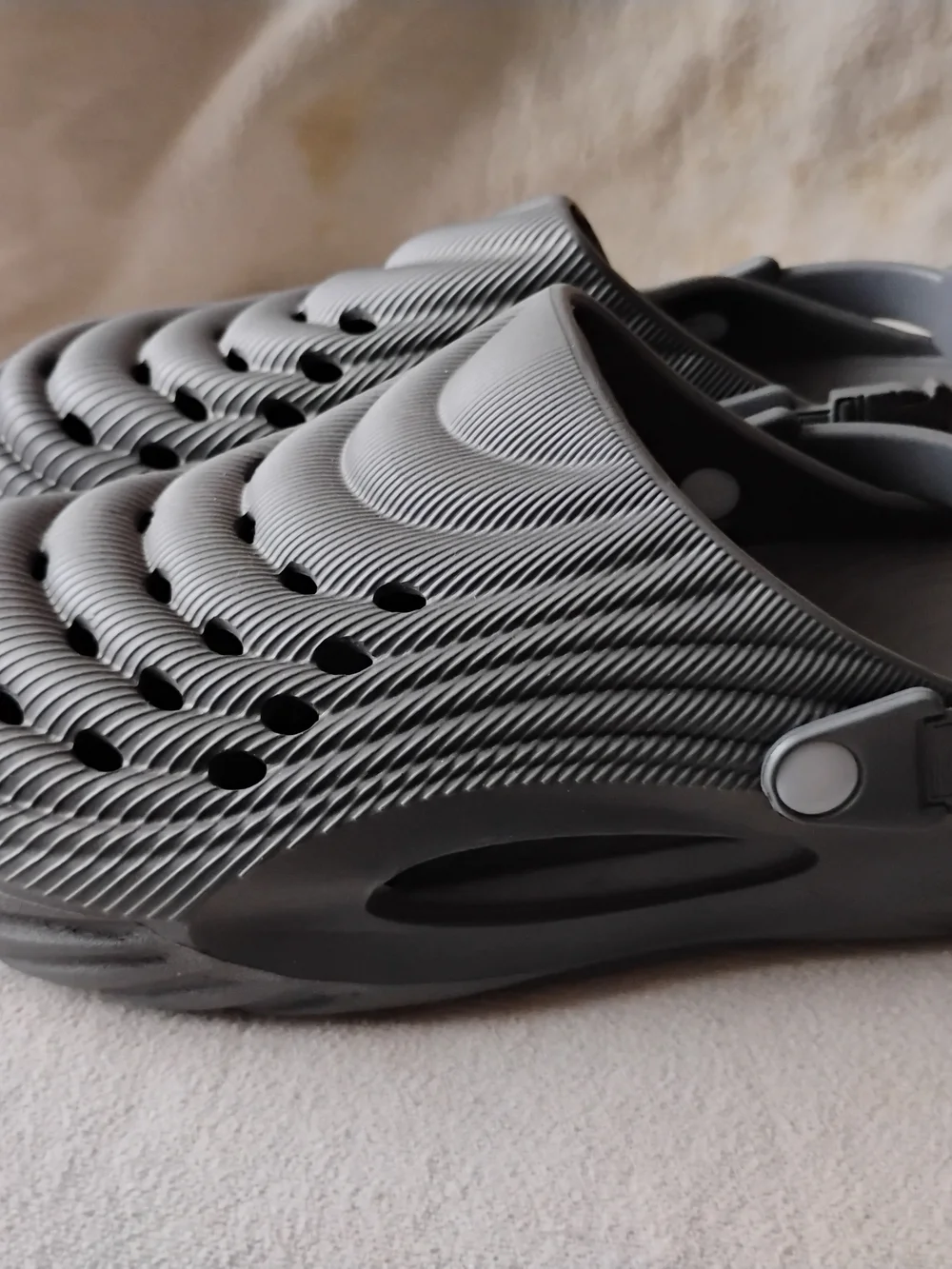 Men's Lightweight Gray Slip-On Clogs Sz 10